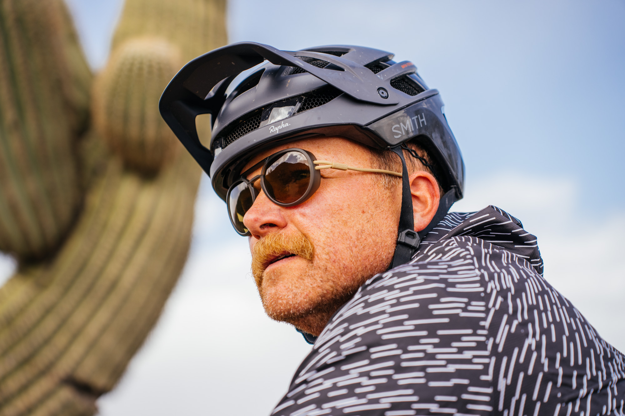 ウェア the radavist circles rapha radavist Rapha's Outskirts Collection Features Tie Dye Garments | The