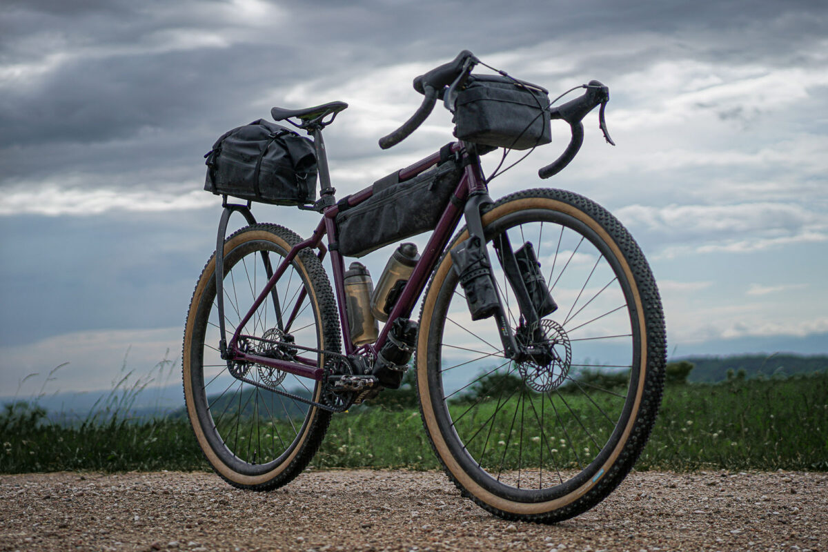 Gearbox Gravel: The Cinq Tout Terrain Shift:R Road for Pinion