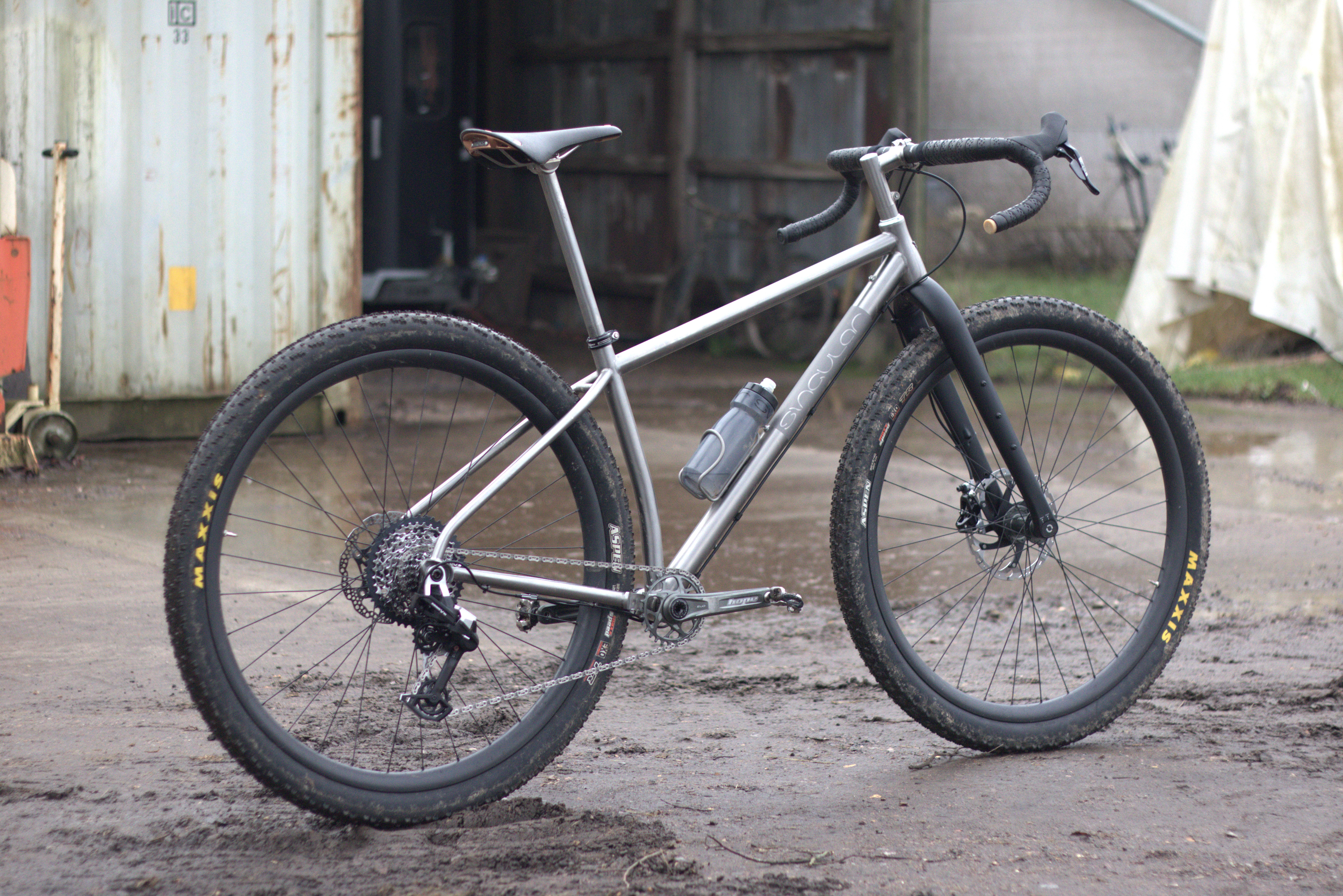 Singular Cycles Albatross 32er Continues the UK Brand's Embracing of Big Wheels