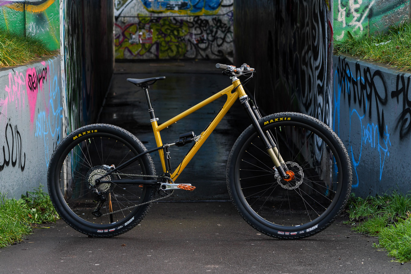 Starling Big Bird Uses a 32er Front Wheel and IntendBC Samurai Fork