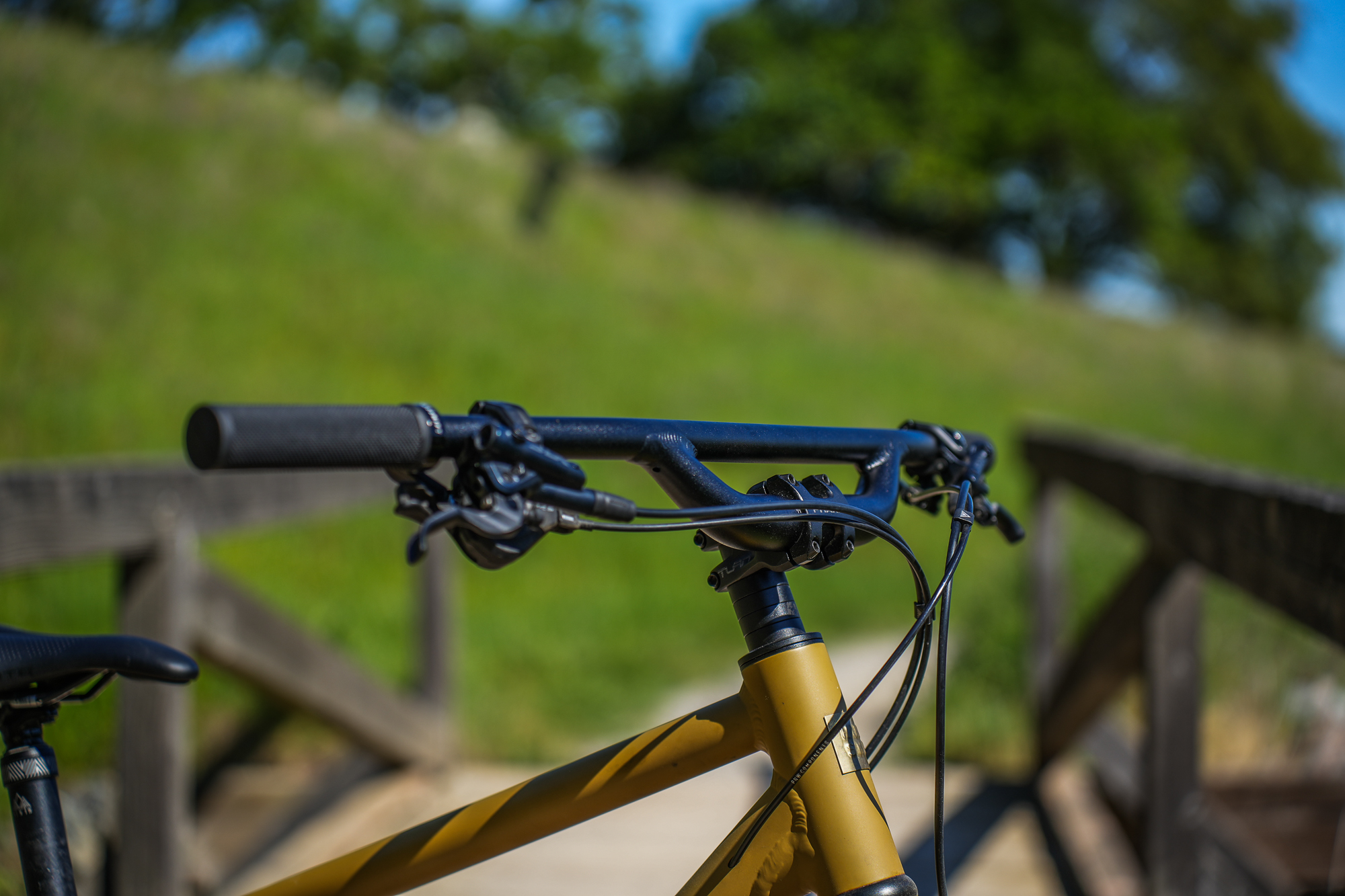 Redshift Introduces 50 and 70 mm Top Shelf Flat Handlebars | The
