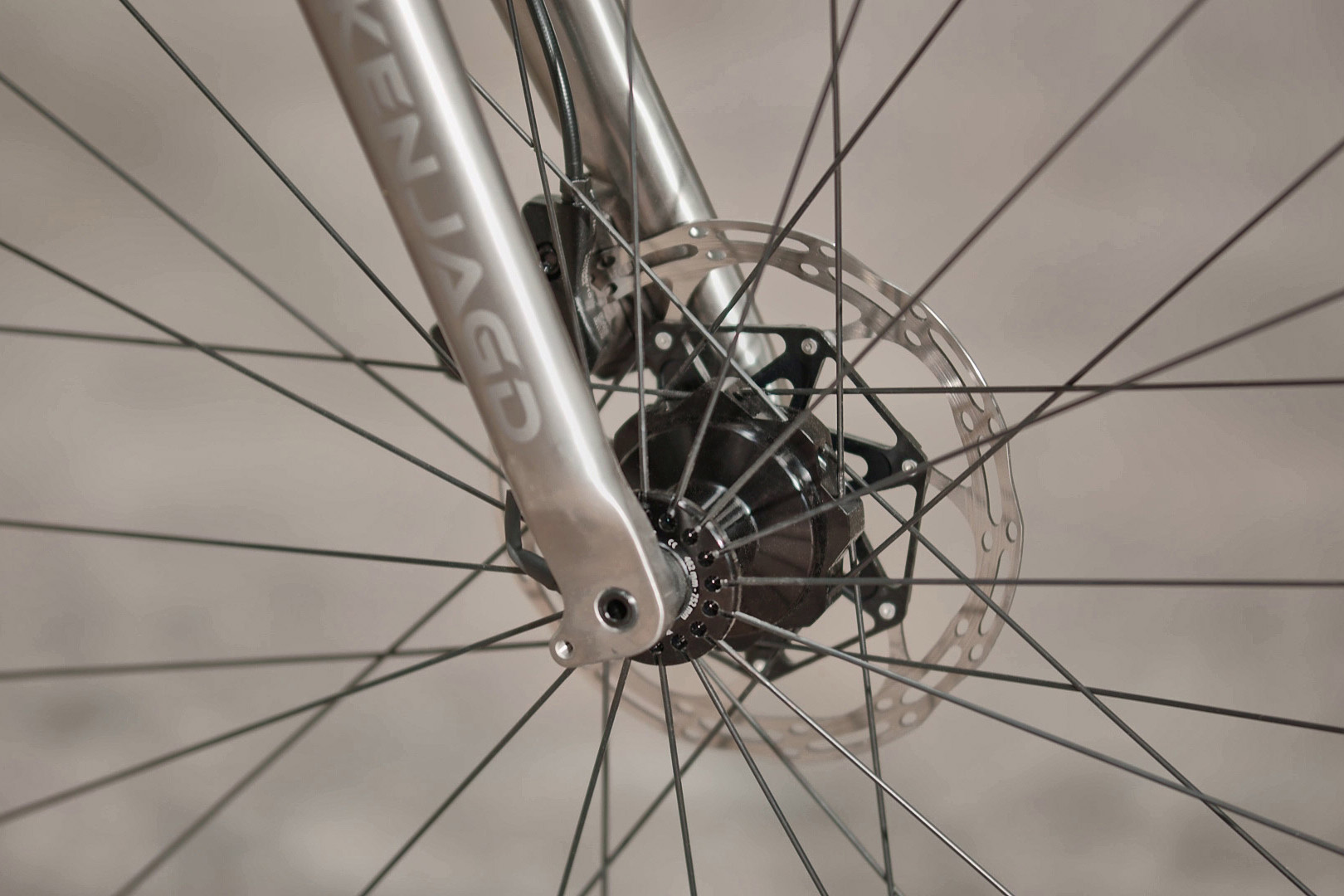 SON Nabendynamo Showcases its 29 S 29er 700c Hub Design | The