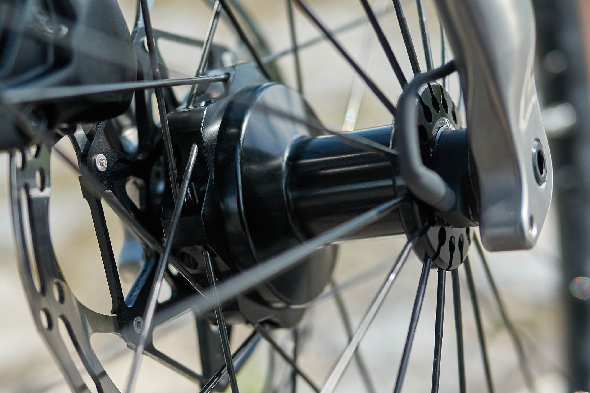 SON Nabendynamo Showcases its 29 S 29er 700c Hub Design | The