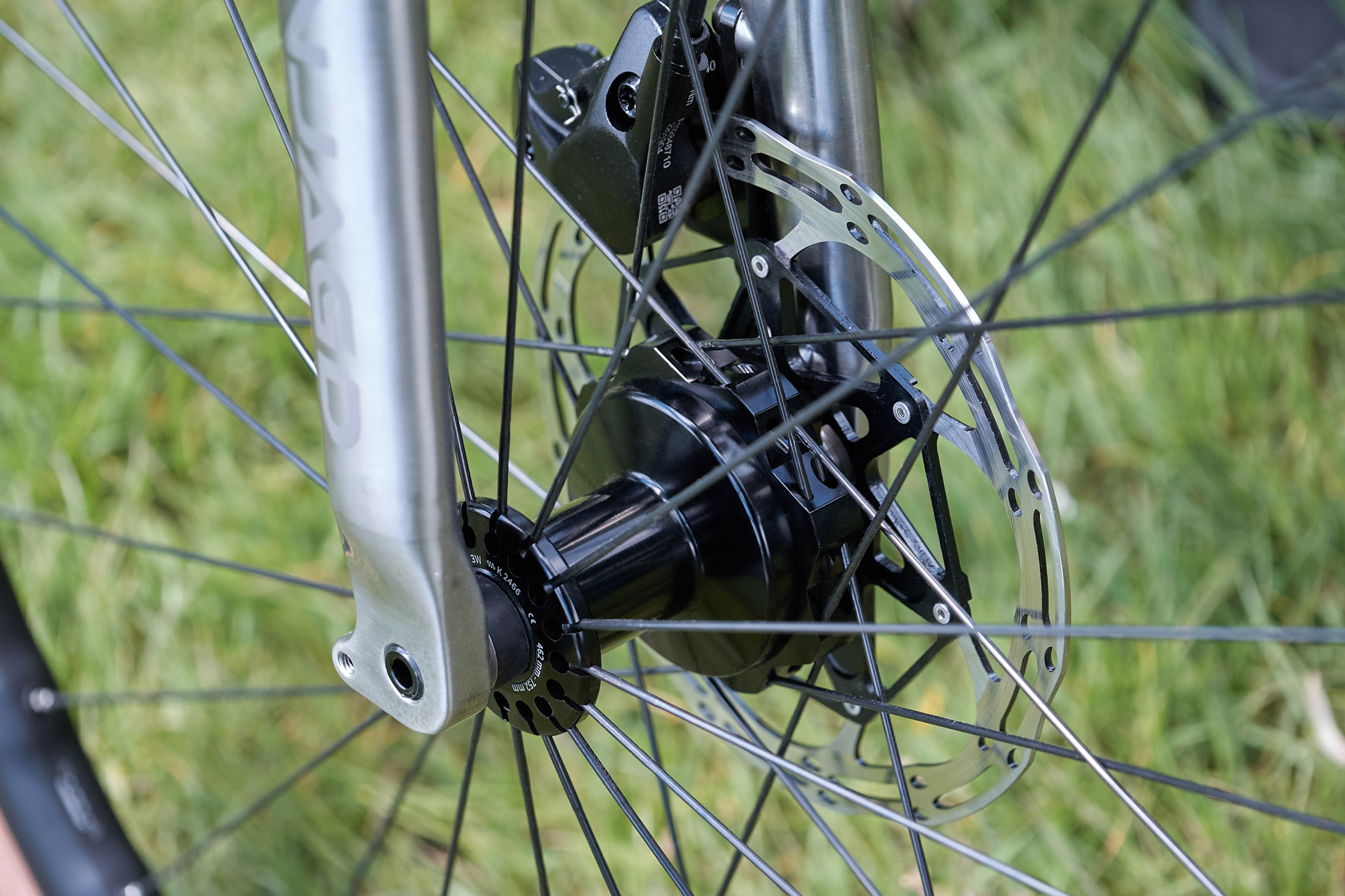SON Nabendynamo Showcases its 29 S 29er 700c Hub Design | The