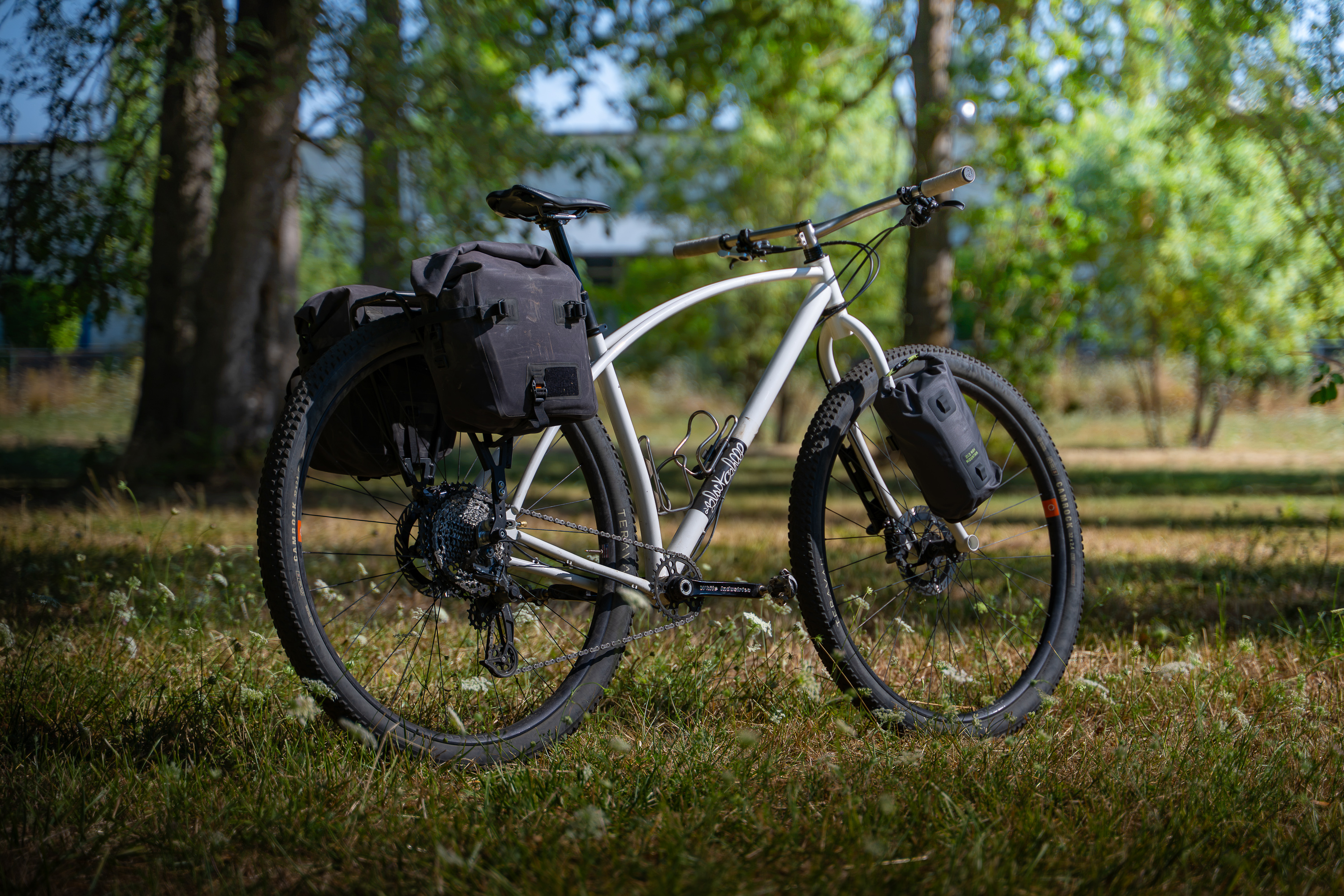 Old Man Mountain Announces Elkhorn and Divide Racks for 32er Bikes ...